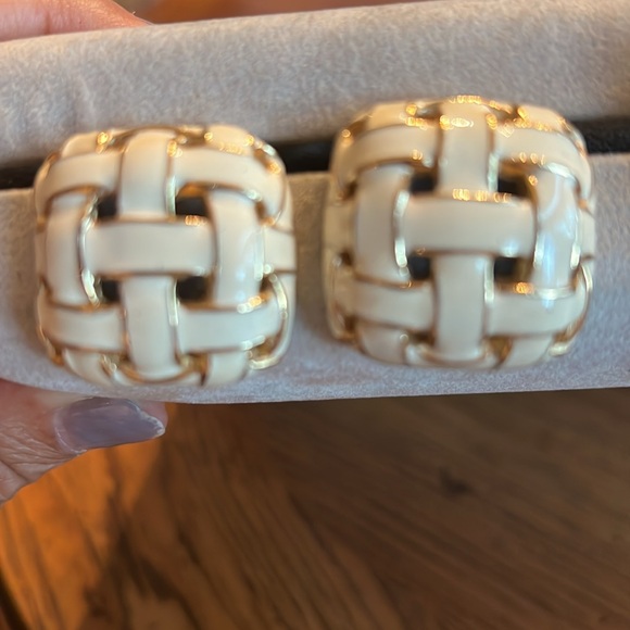 Authentic Handmade &Signed CINER BasketweaveClip Earrings.High End collectable. - Picture 2 of 5